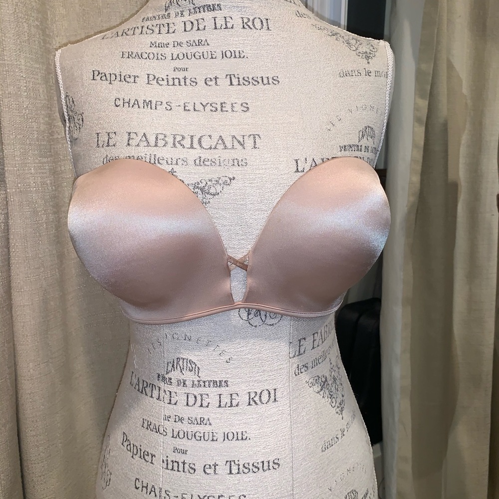Victoria Secret Bombshell Strapless Bra